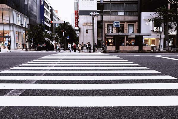 カウンターで通行人の数を数える仕事。