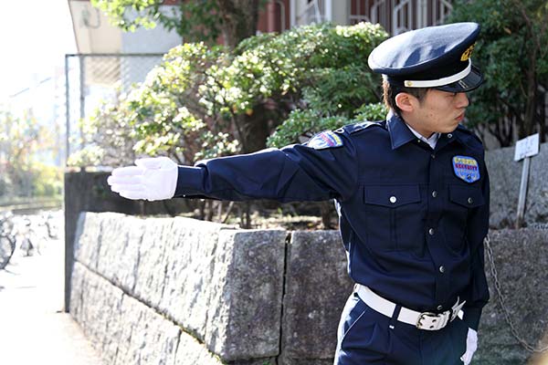 強くスマートで人間性あふれる警備員